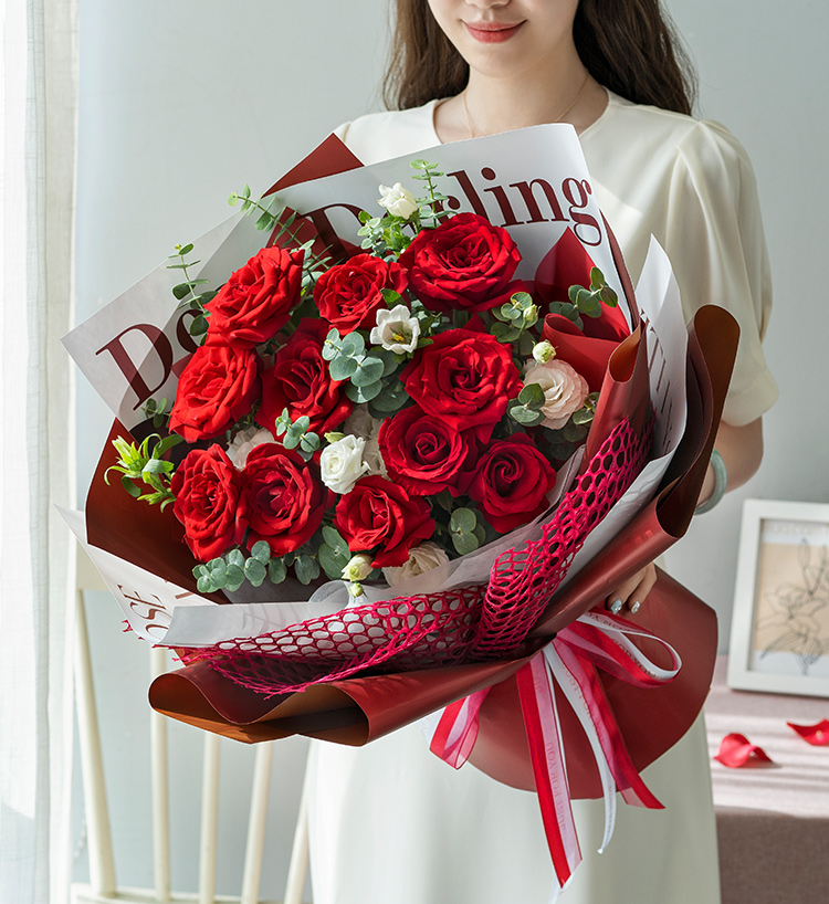 大同女朋友生日,送玫瑰花束合适还是百合花更好?